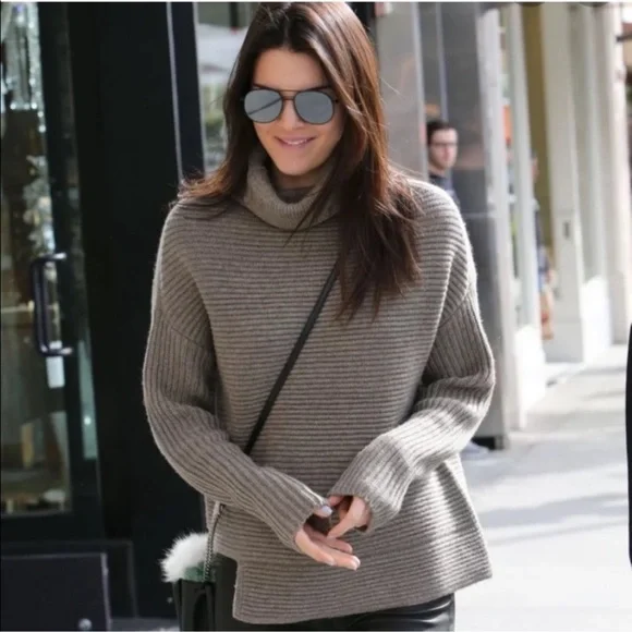 Aritzia Babaton Women’s Mika Sweater Funnel Neck Wool
Cashmere Medium - Picture 13 of 13